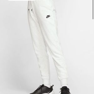 Nike Sportswear Essential Women's Fleece Pants